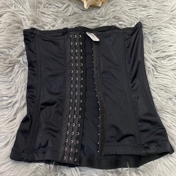 Marilyn Monroe Other - Boned Shape wear